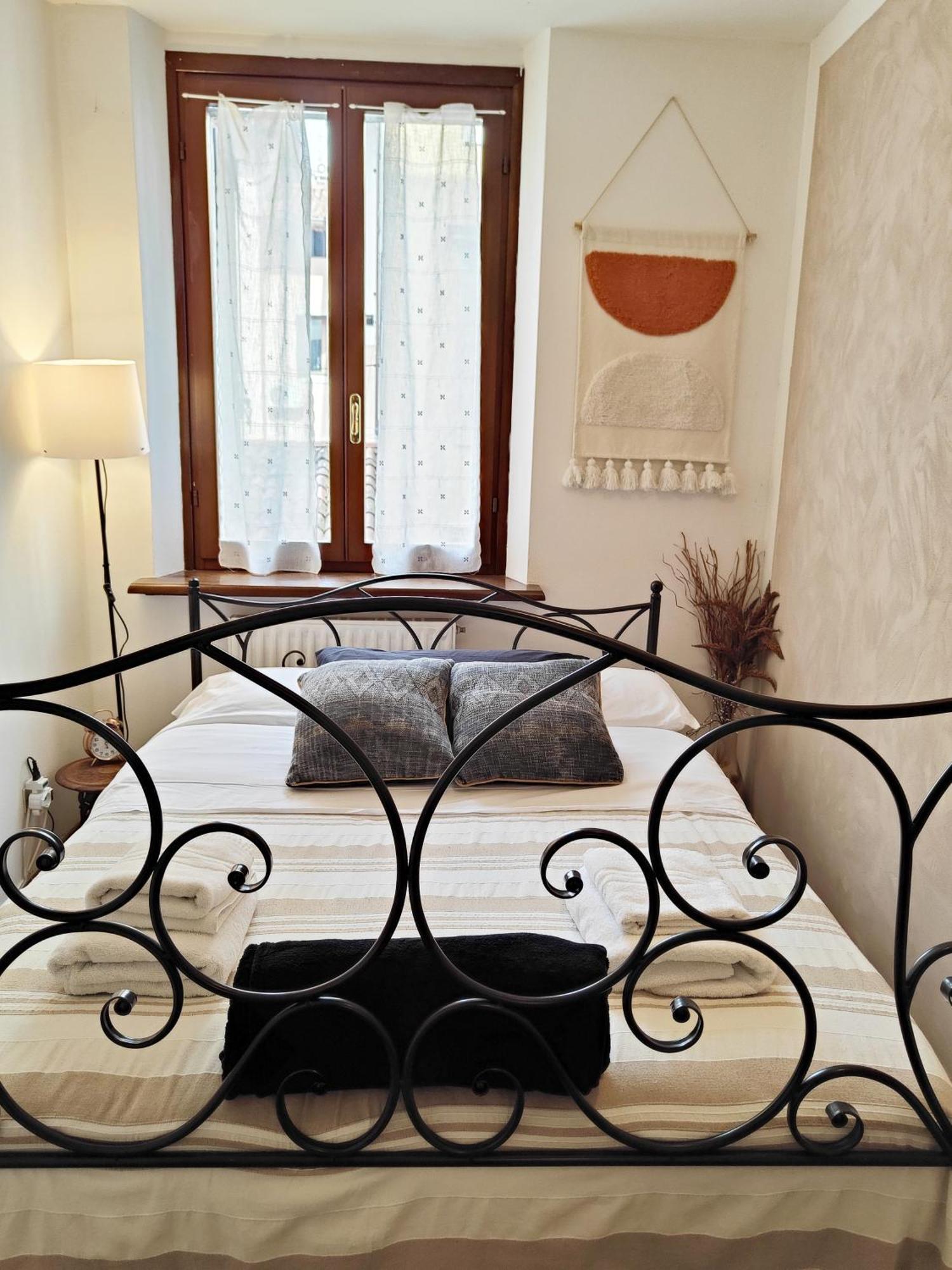 Le Case Di Sara Parking And Two Rooms In The Historic Center 우디네 외부 사진